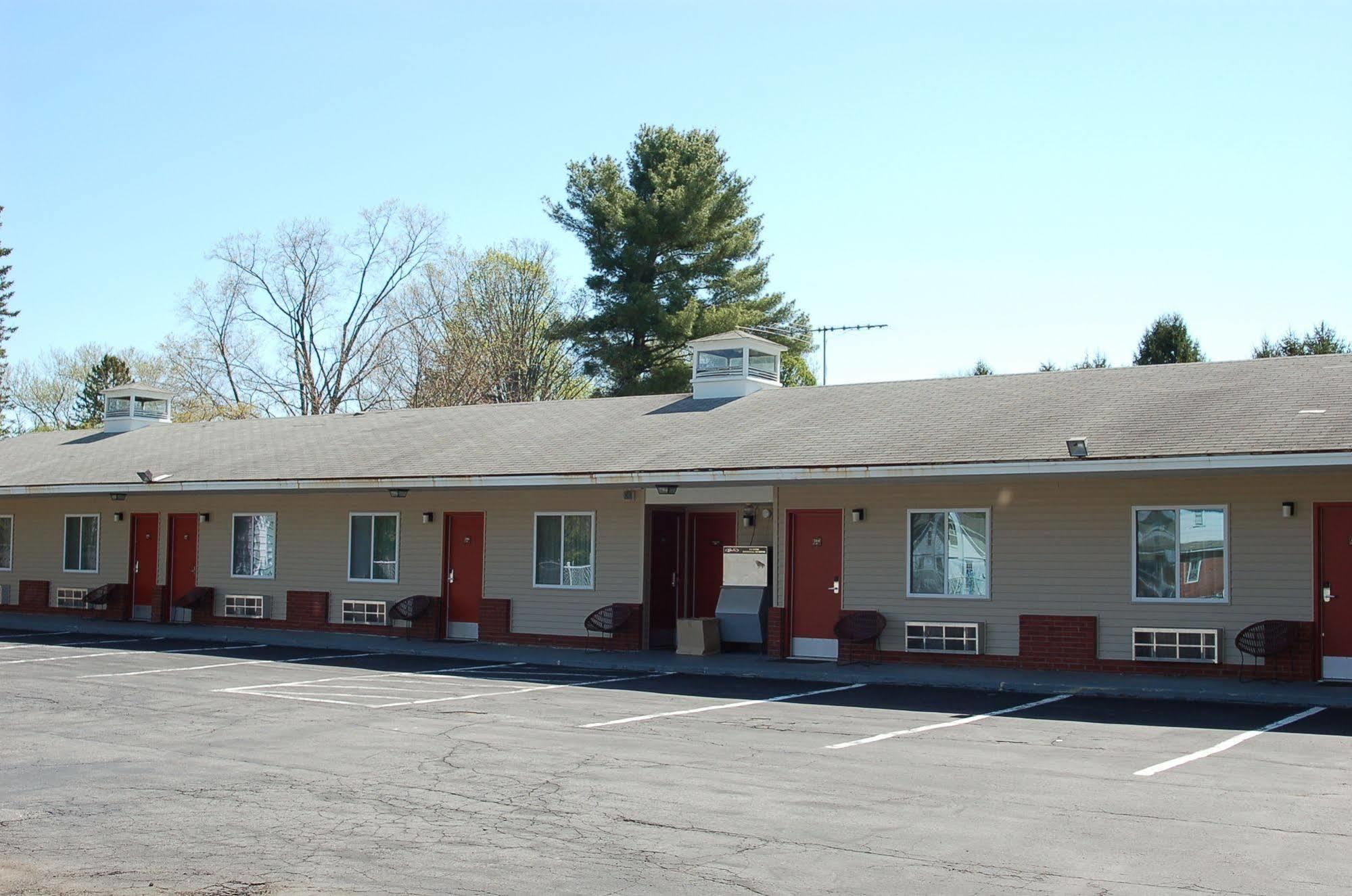 Budgetel Inn Glens Falls-Lake George-Saratoga Bagian luar foto