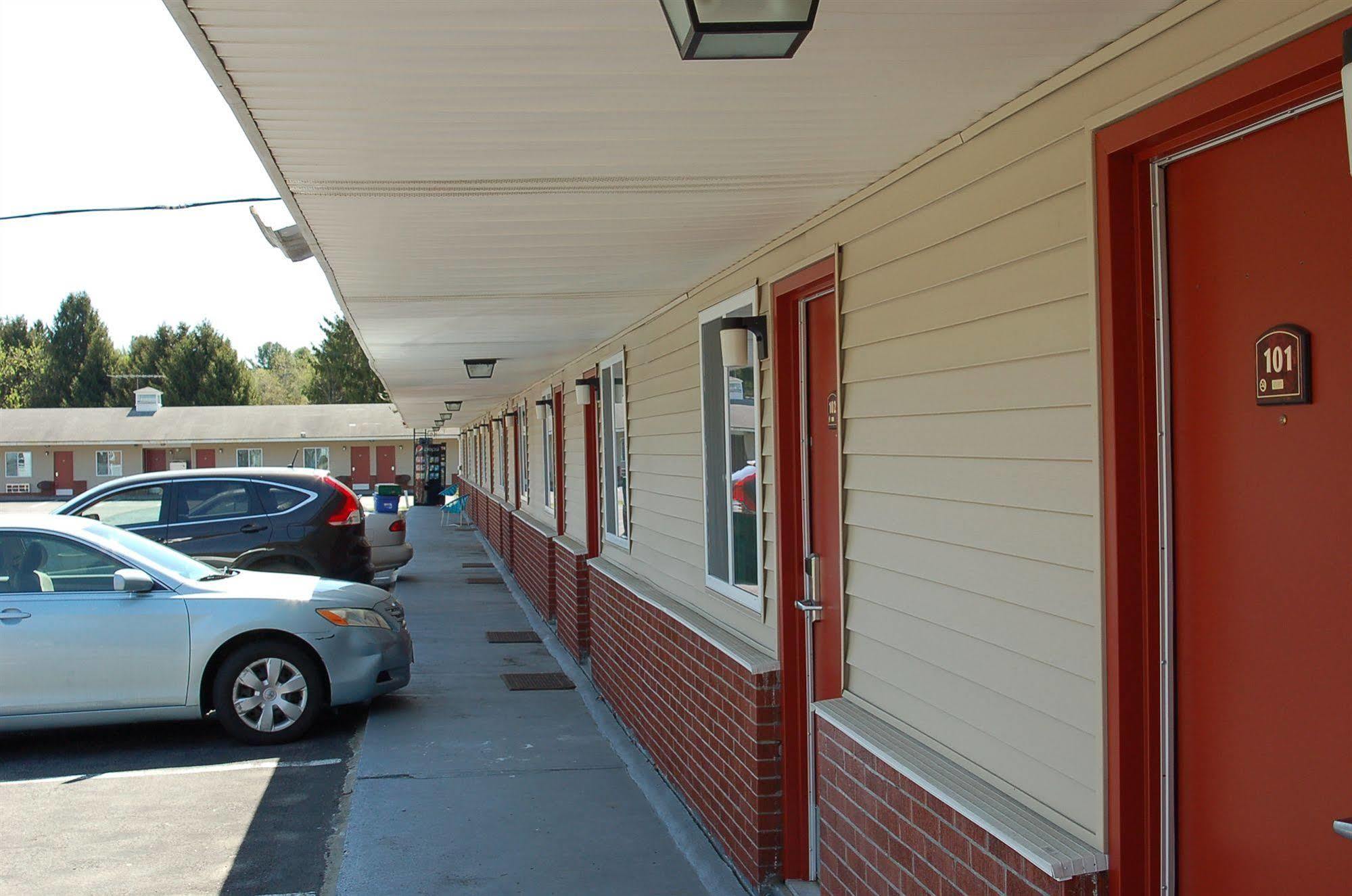 Blue Sky Inn Glens Falls-Saratoga-Lake George Bagian luar foto