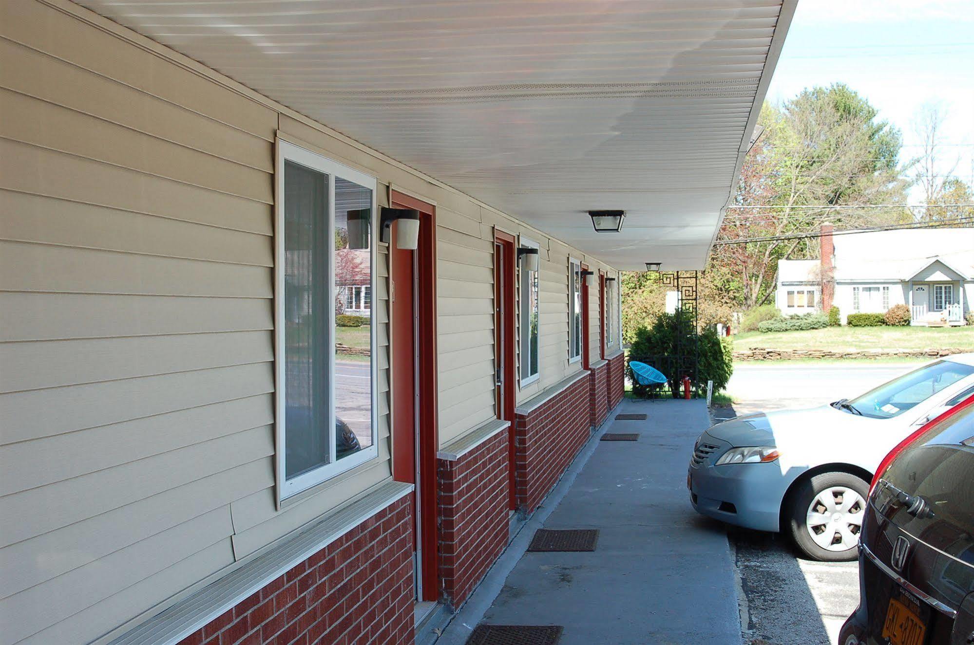 Blue Sky Inn Glens Falls-Saratoga-Lake George Bagian luar foto