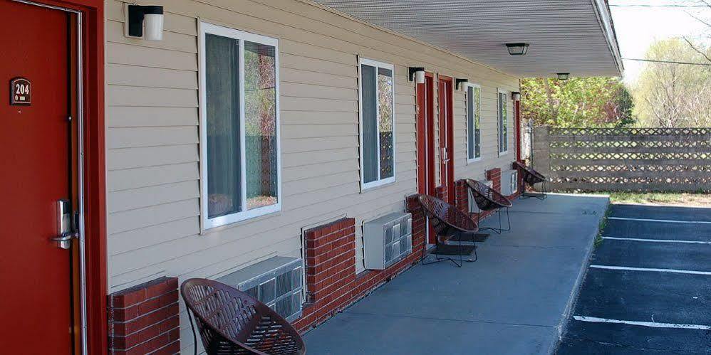 Blue Sky Inn Glens Falls-Saratoga-Lake George Bagian luar foto