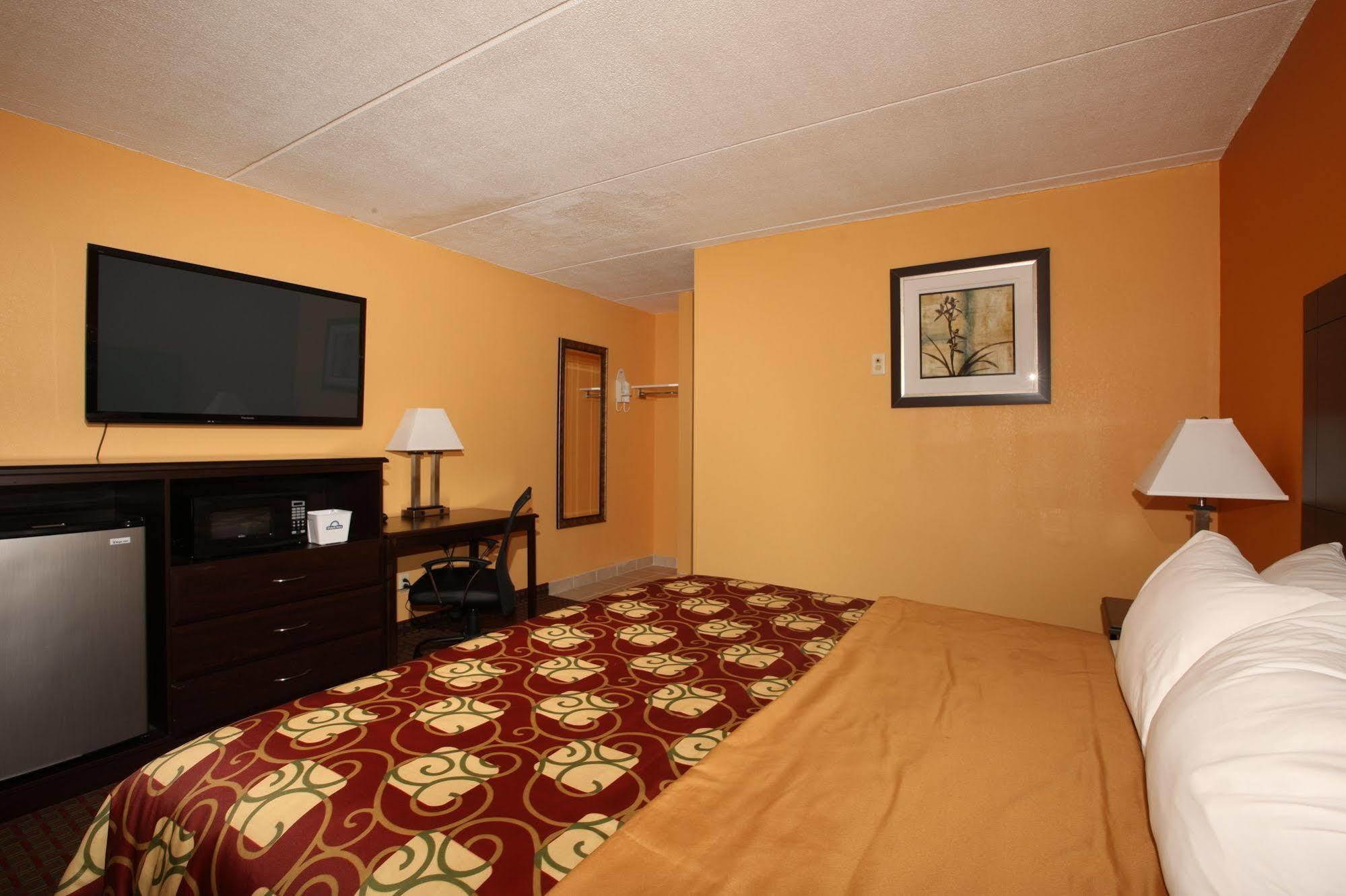 Blue Sky Inn Glens Falls-Saratoga-Lake George Bagian luar foto
