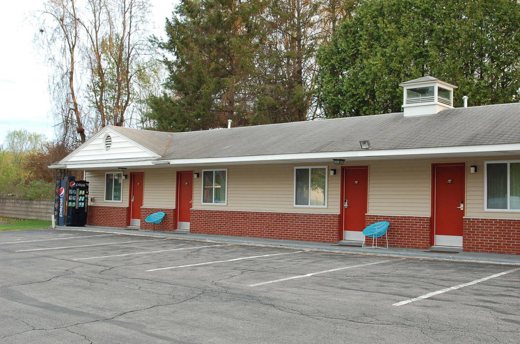 Blue Sky Inn Glens Falls-Saratoga-Lake George Bagian luar foto